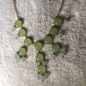 Fun chandelier style necklace. Never worn.